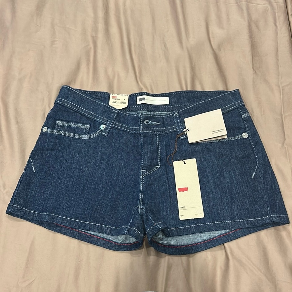 Women’s Levi Shortie Shorts Jean Shorts Size 6 Dark Wash